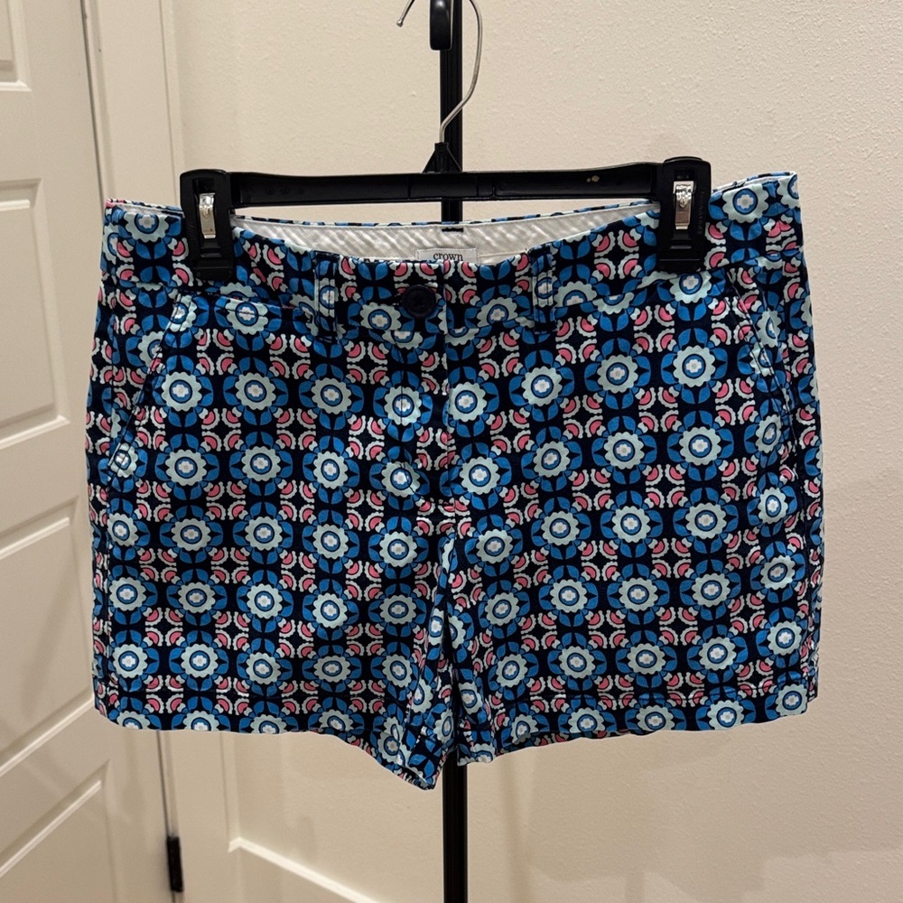 Crown & Ivy Blue and Pink Geometric Women's Shorts